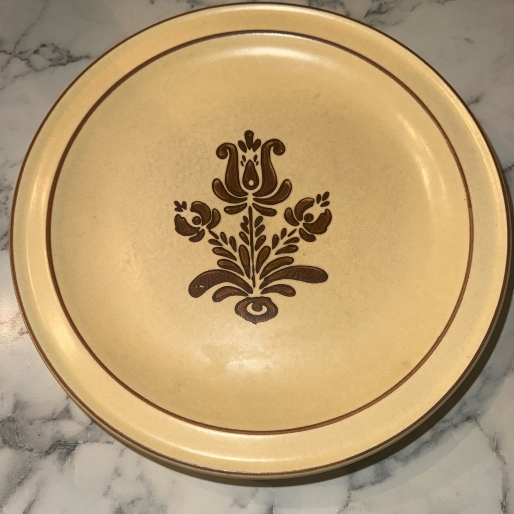 Pfaltzgraff Vintage Village Collection Dinner Plates